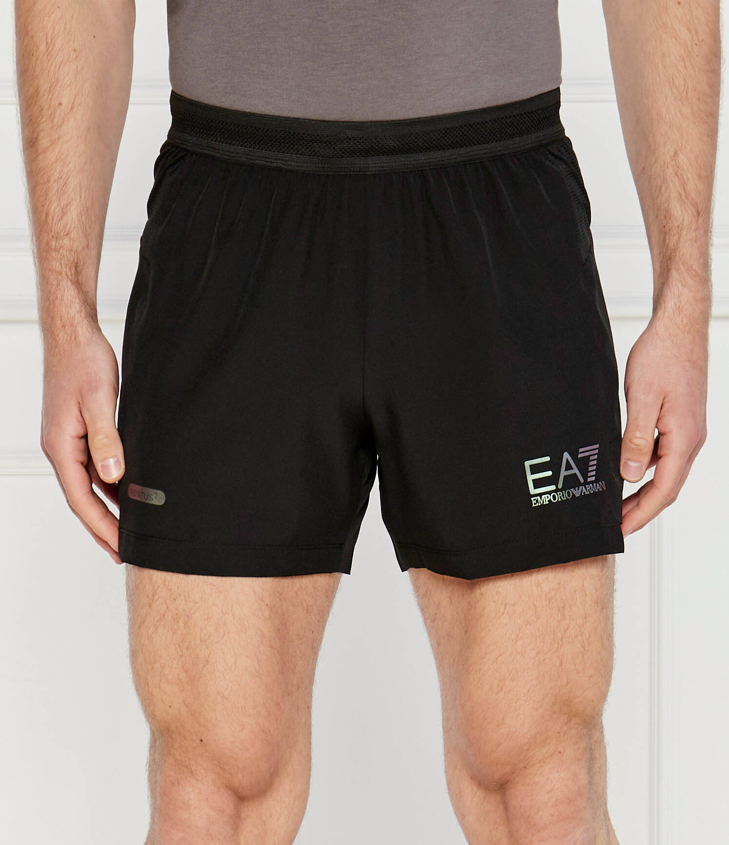 

Спортивные шорты EA7 Regular Fit, черный