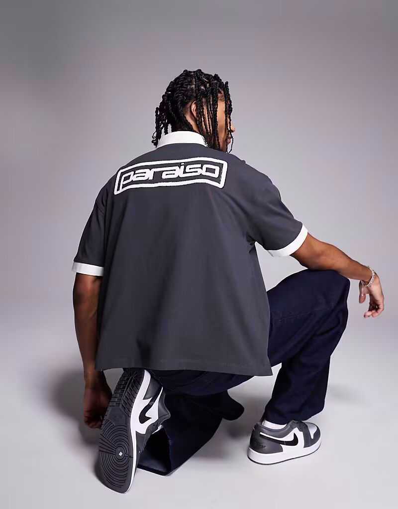 

Свободное поло ASOS DESIGN из плотной ткани плотностью 220 г/м² с брезентовым воротником и аппликацией черного цвета