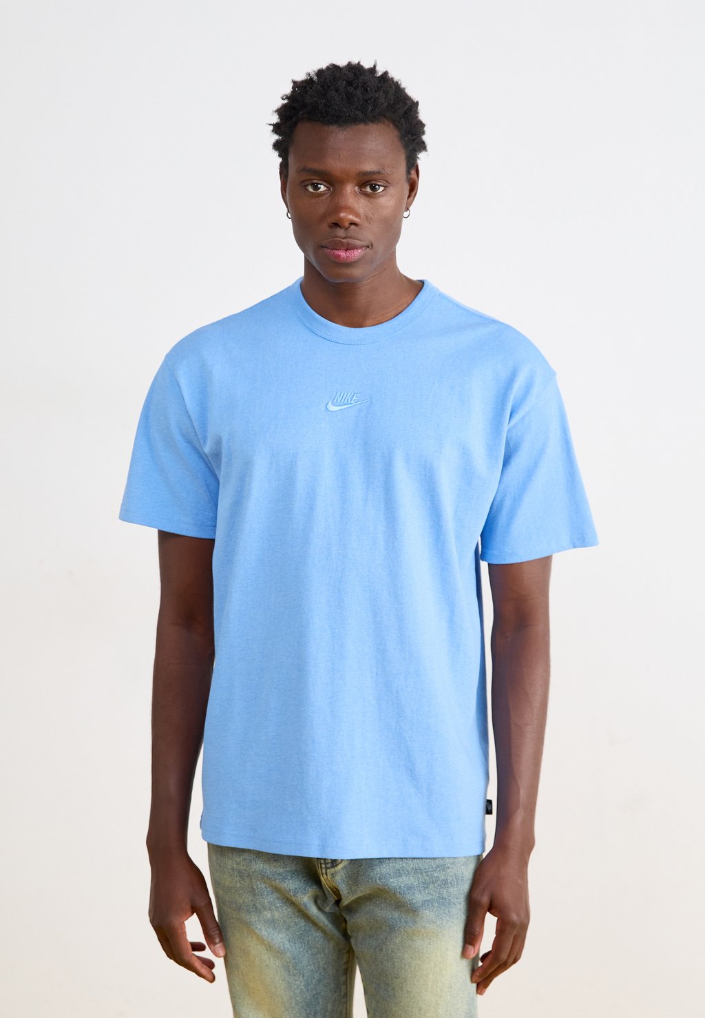 

Базовая футболка PREM ESSNTL SUST TEE Nike Sportswear, синий