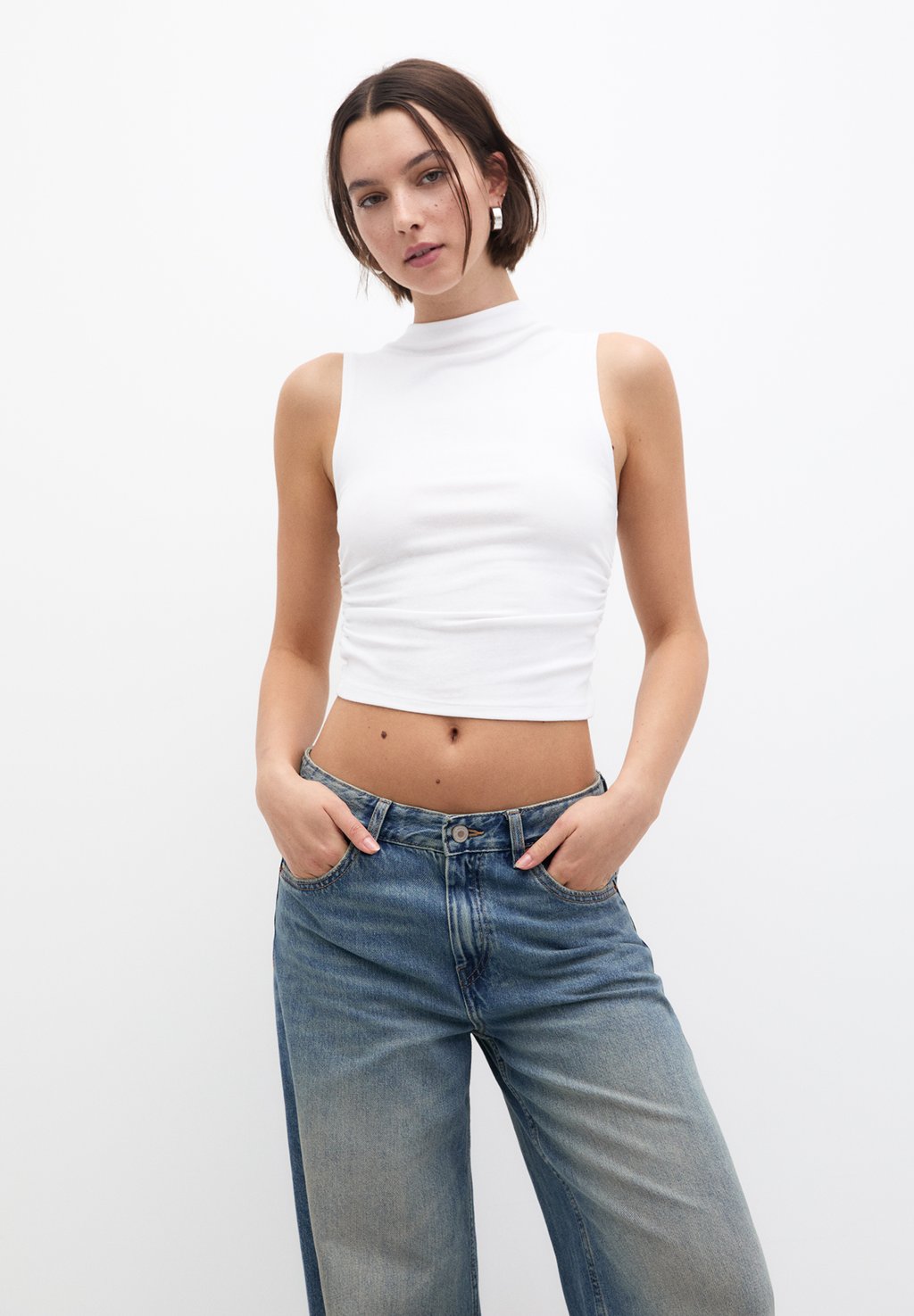 

Топ FUNNEL NECK GATHERED PULL&BEAR, белый