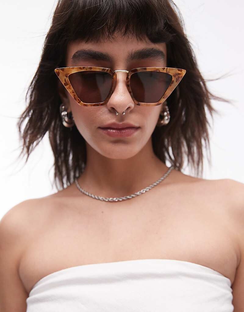 

Topshop – Clove – Оранжевые солнцезащитные очки «кошачий глаз» черепаховой расцветки
