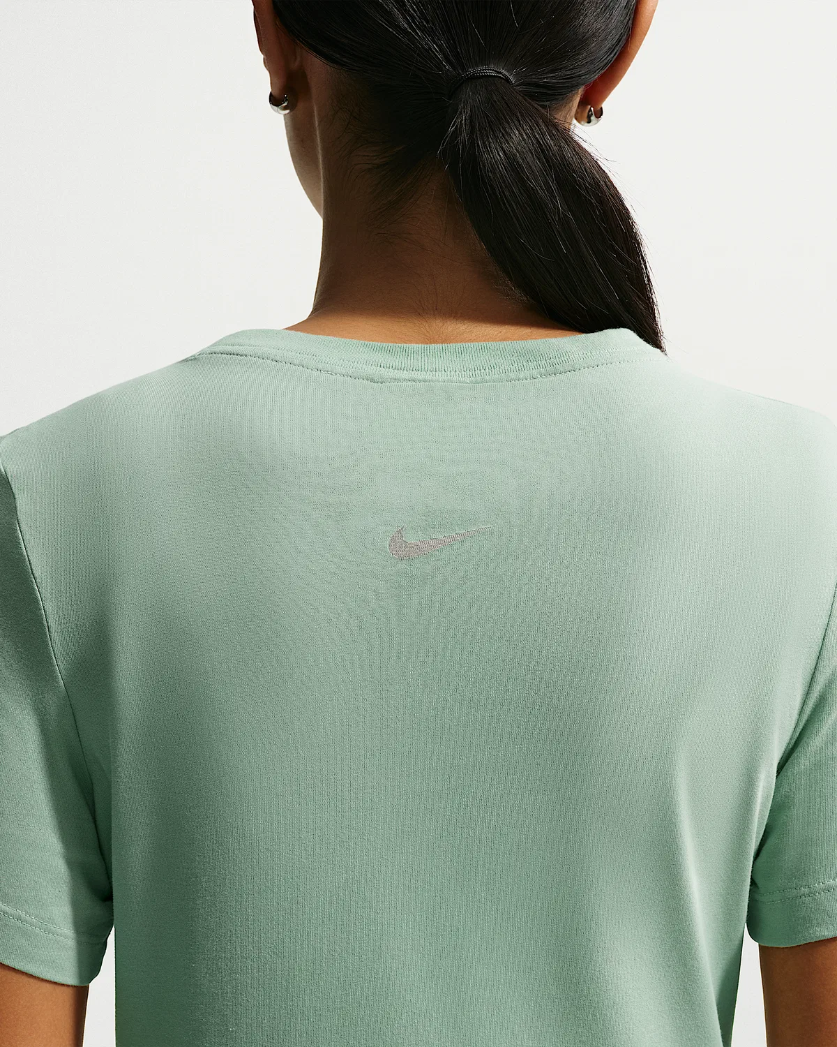 Женская облегающая футболка с коротким рукавом и выжженным логотипом Nike Sportswear, Steam/Steam — фото 2