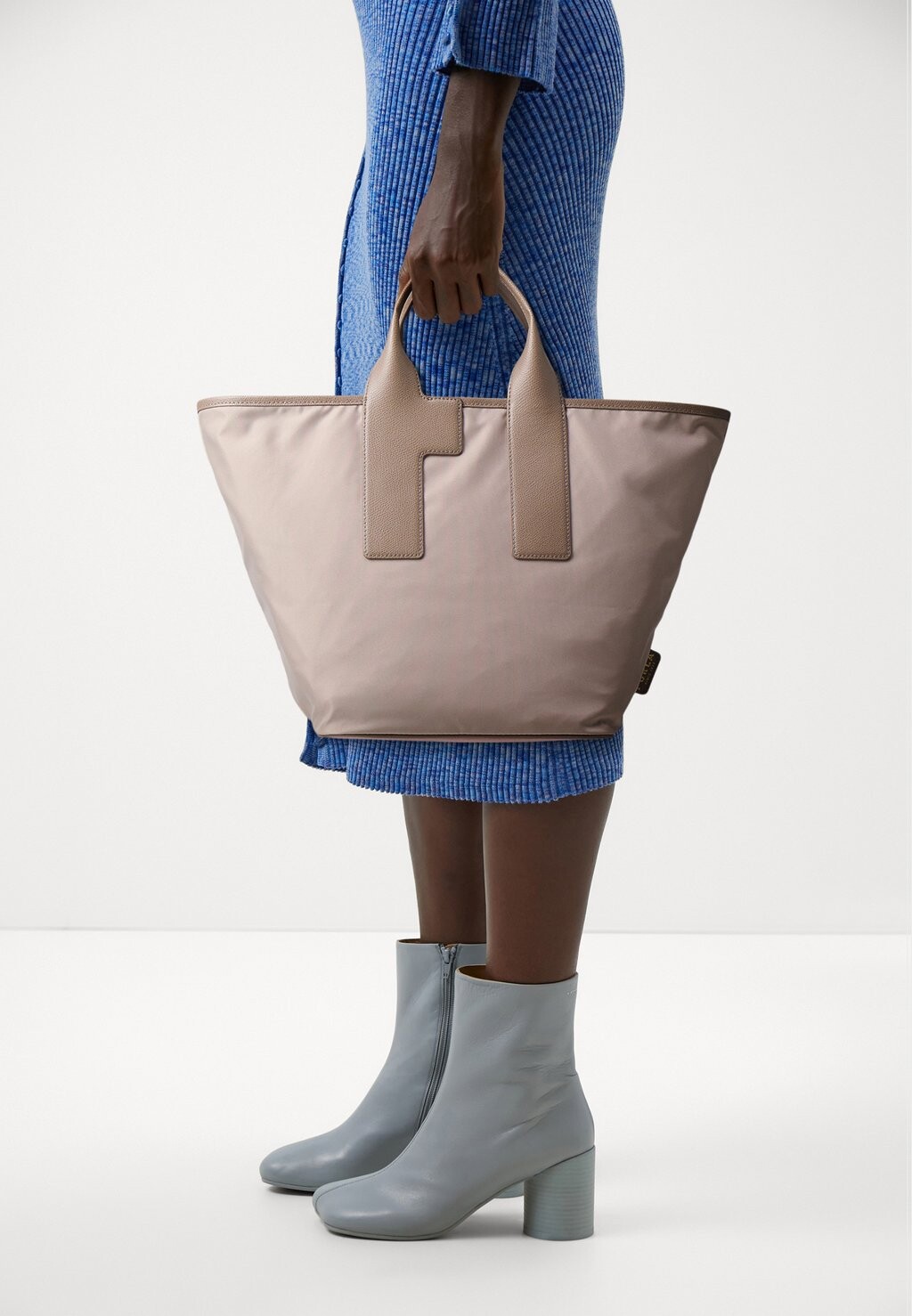 

Сумка для покупок ARCO FLY TOTE Furla, светло-розовый