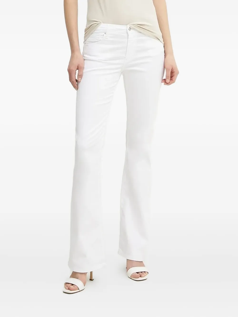 

Расклешенные джинсы с нашивкой-логотипом Armani Exchange, белый