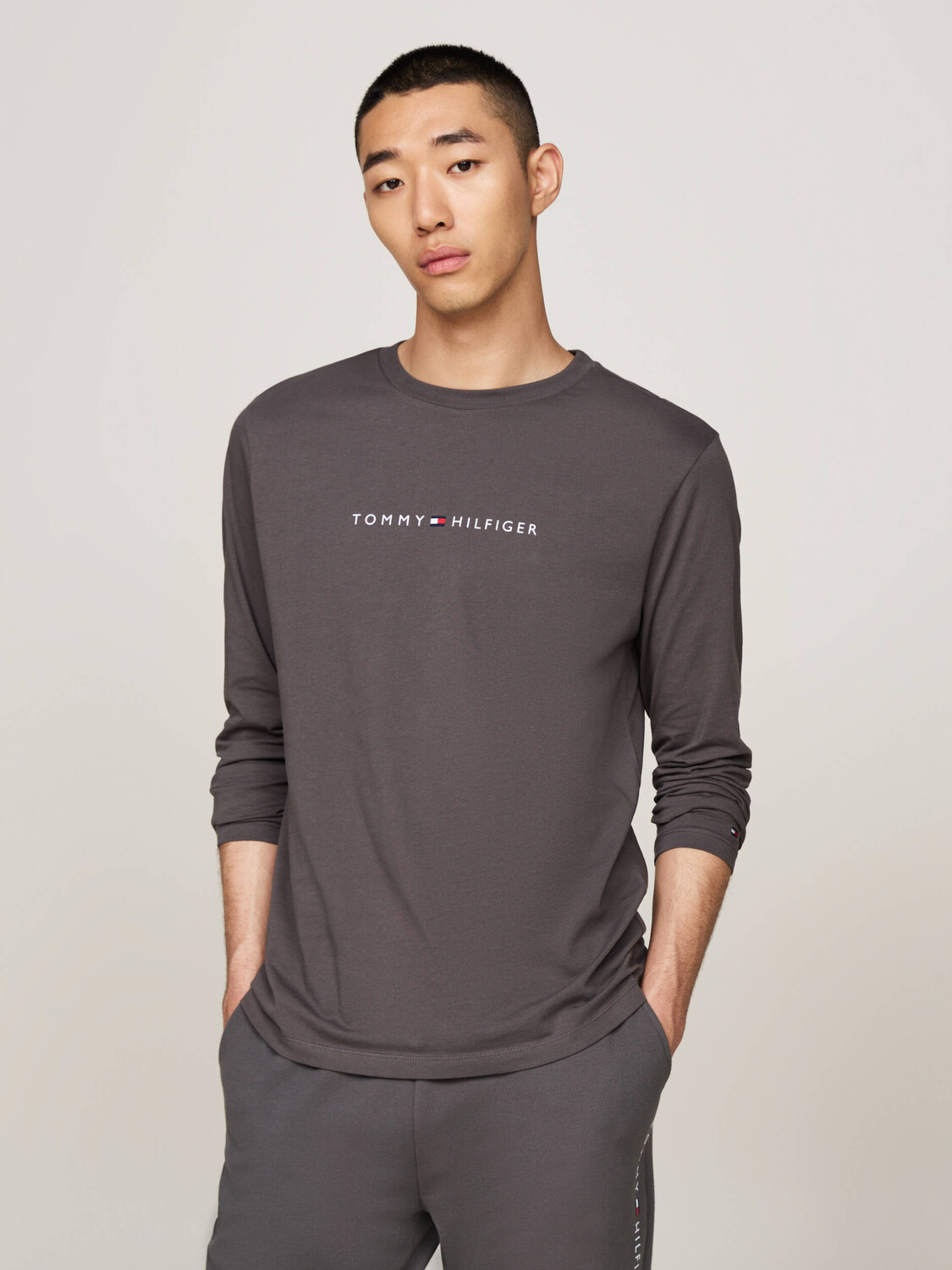 

Лонгслив Tommy Hilfiger Regular Fit, серый