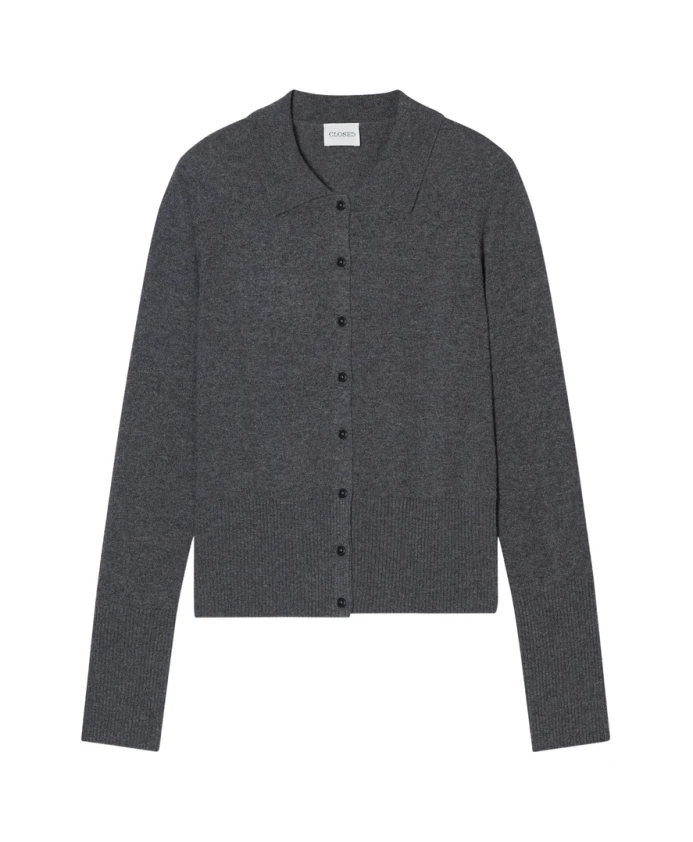 

Вязаный свитер пепельно-серого цвета с застежкой на пуговицы. Closed, серый