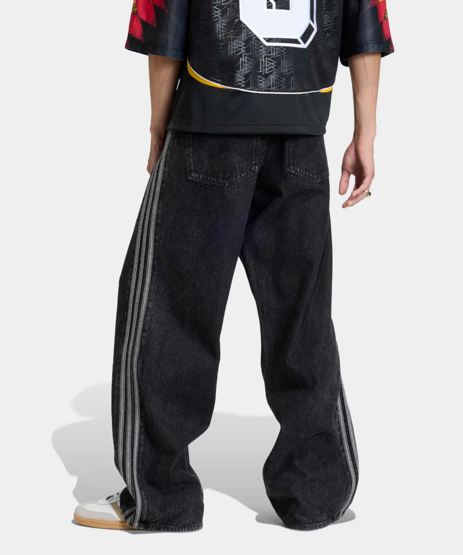 Джинсовые брюки adidas FIREBIRD ADICOLOR — три полоски, прямой силуэт, коллекция весна/лето 2026. — фото 4