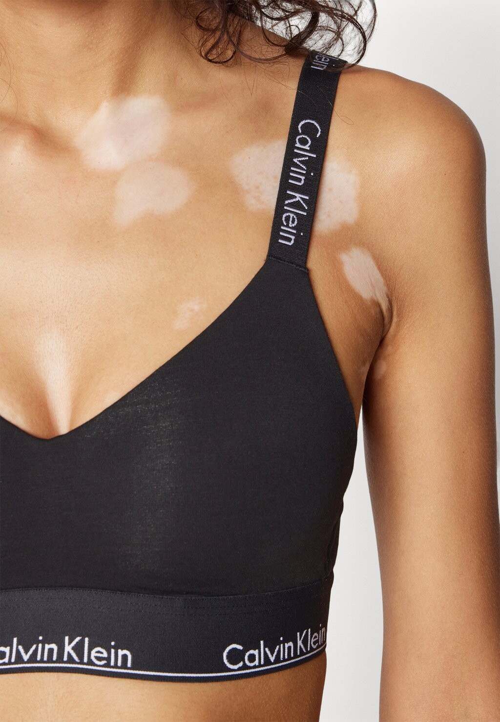 

Бюстгальтер-футболка MODERN BRALETTE Calvin Klein, черный