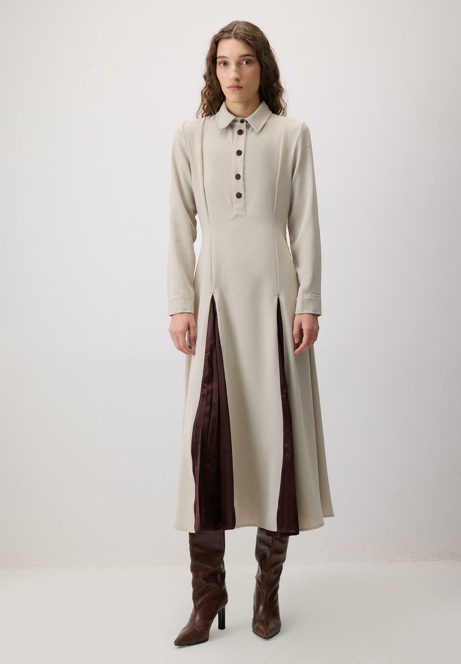 

Платье Touché Privé FRONT PLEATED CREPE, Stone/Tan