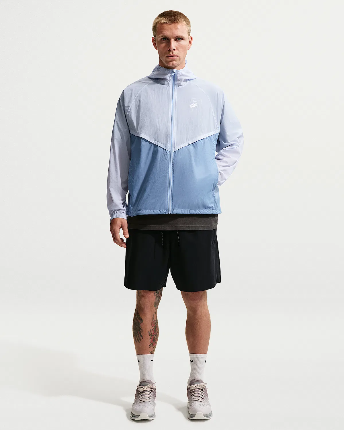 Мужская нестеганая куртка-ветровка Nike Windrunner на молнии с защитой от УФ, Hydrogen Blue/Work Blue/White — фото 4