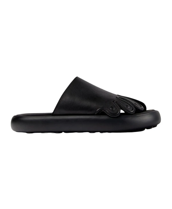 

Черные кожаные сандалии: стильный комфорт Camper, черный