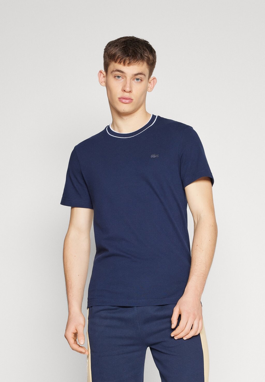 

Базовая футболка Essential Lacoste, цвет navy blue