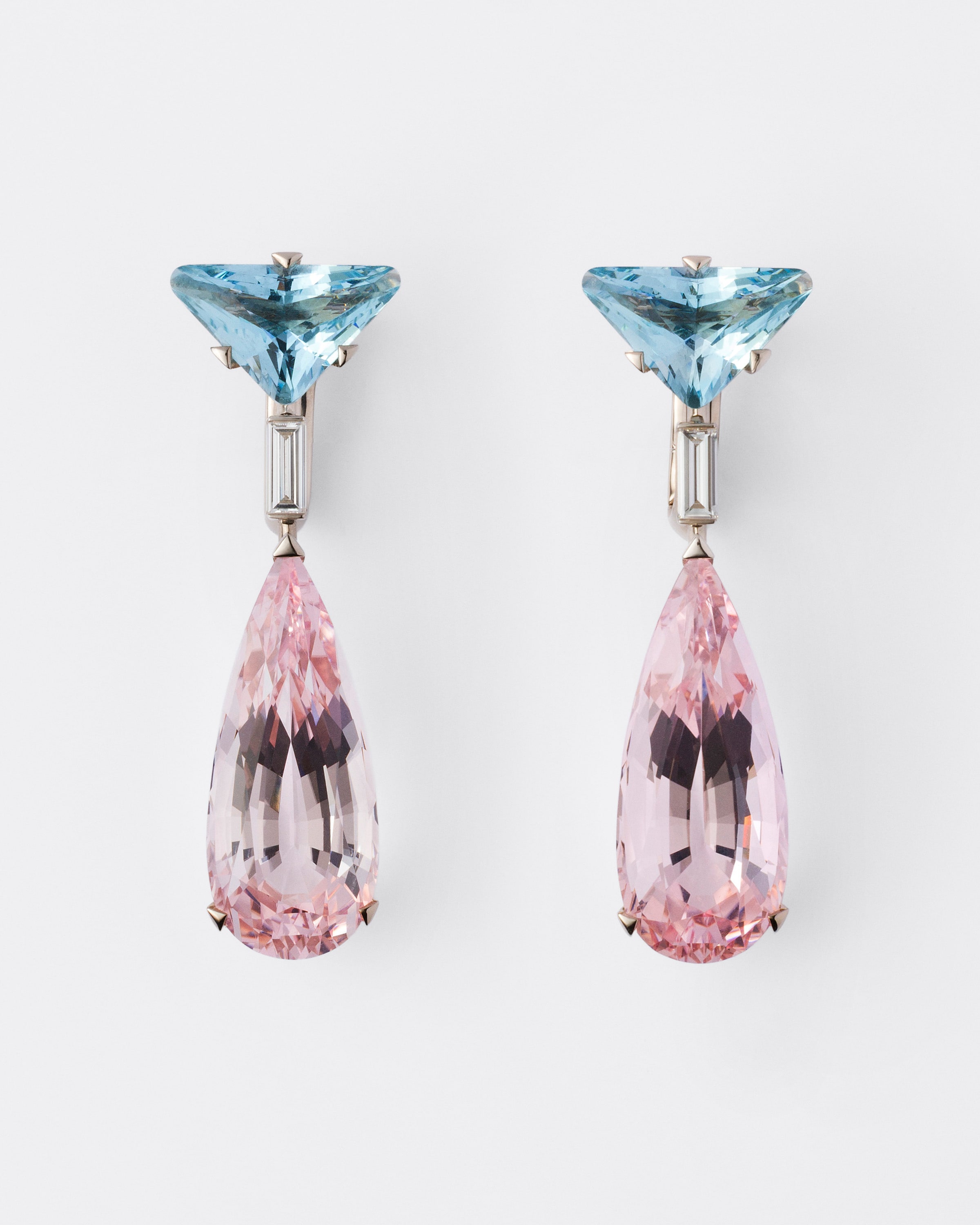 

Серьги-подвески Couleur Vivante - белое золото с аквамарином, морганитами и бриллиантами Prada, золото / аквамарин / белый / морганит