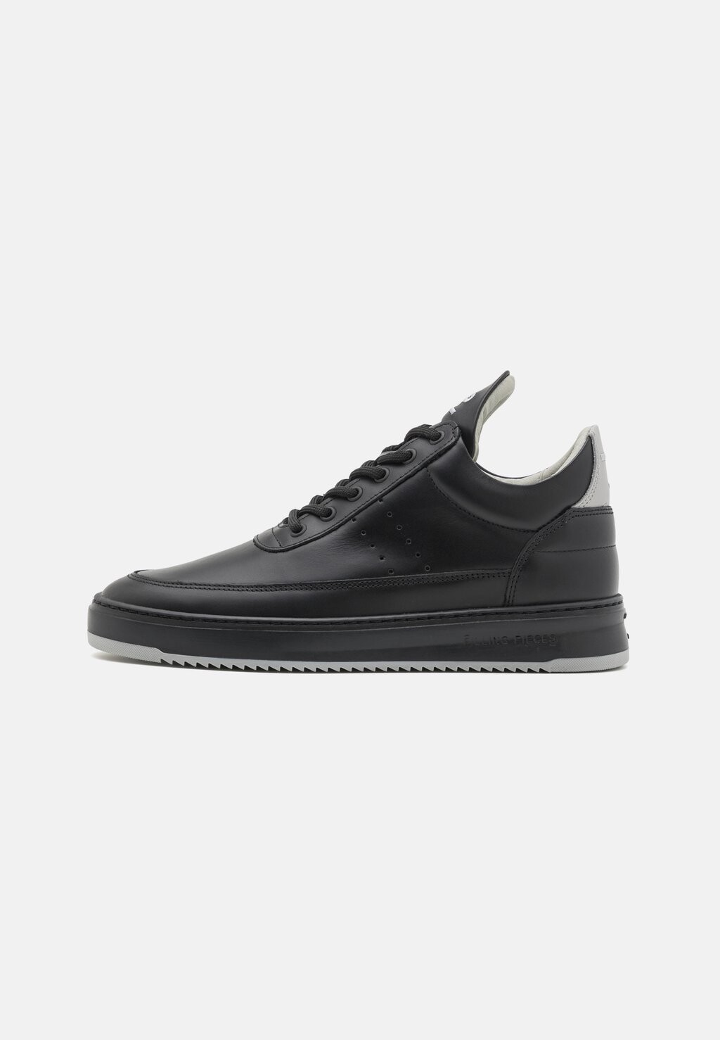 

Кроссовки на шнуровке Filling Pieces, черный