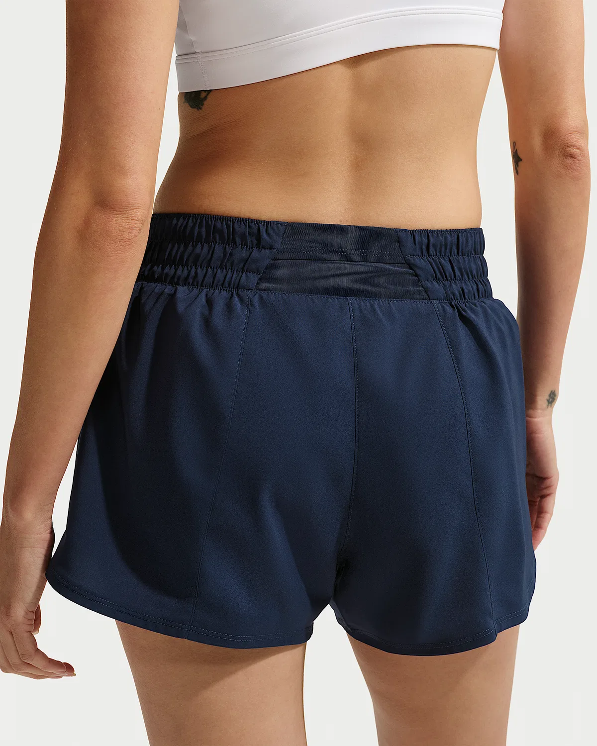 Женские шорты Nike One Dri-FIT со средней посадкой, длиной 3" и вкладышем, Midnight Navy/White — фото 3