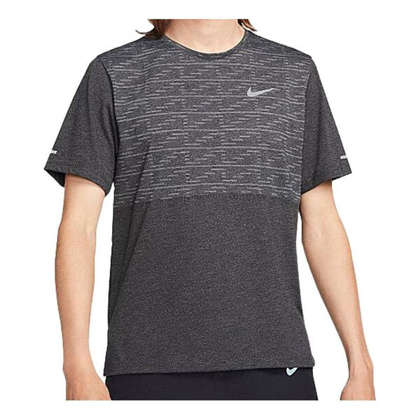 

Футболка Nike Dri-FIT Run Division Miler T-Shirt 'Black White', черный
