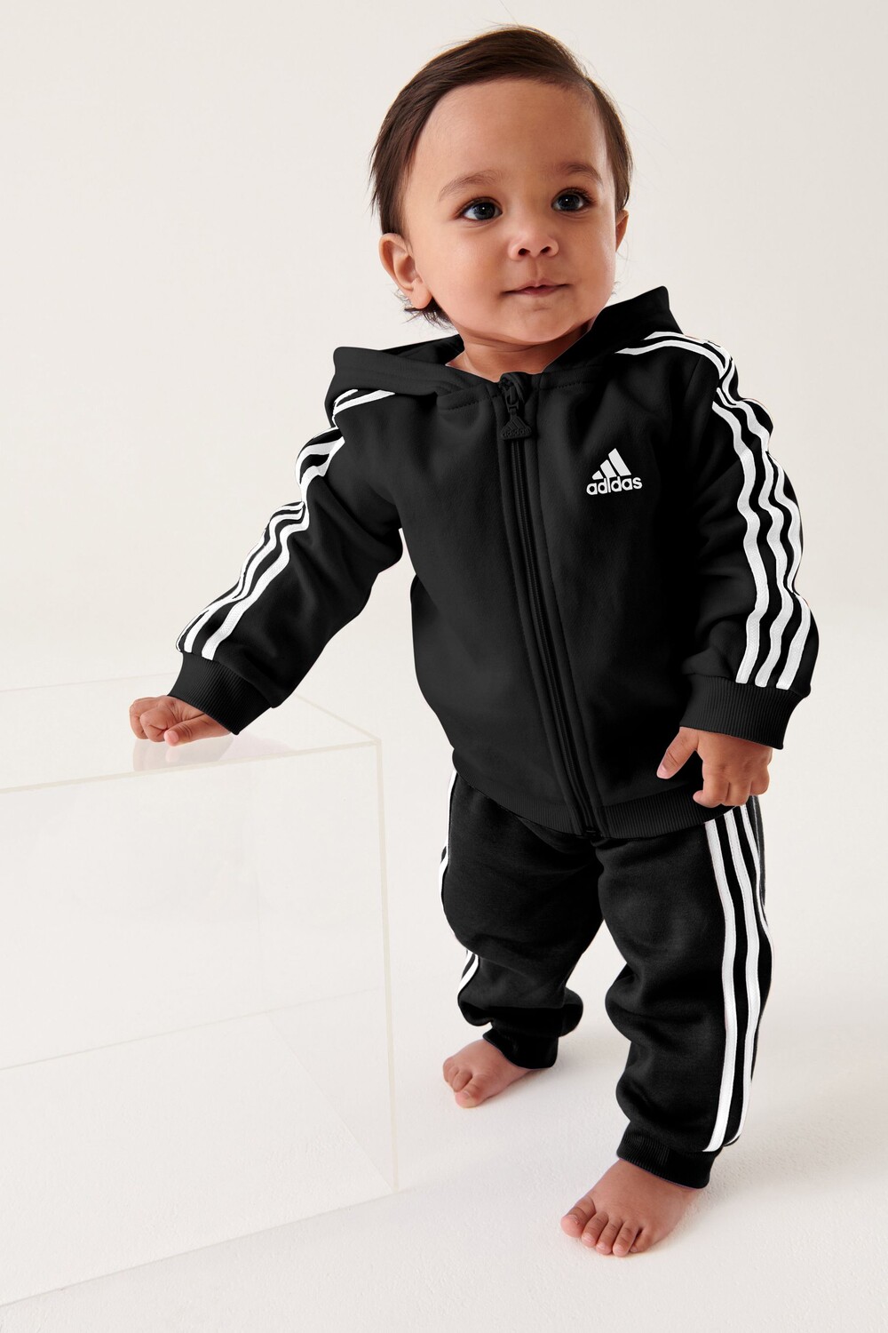

Бегуны adidas, черный