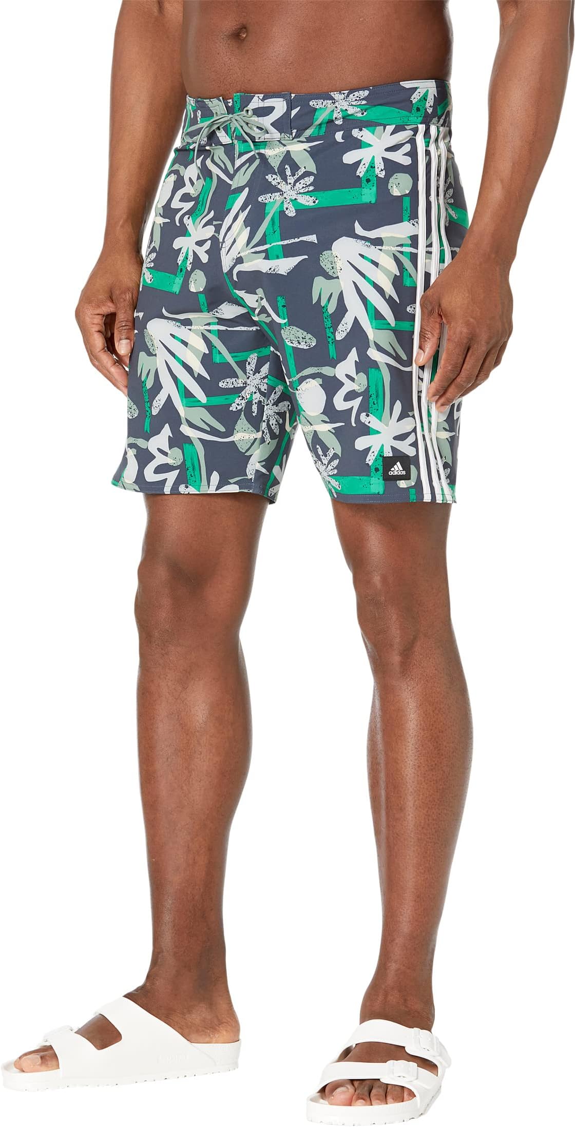 

Пляжные шорты Adidas Seasonal Floral 19" Beach Tech Shorts, цвет Shadow Navy/Silver Green