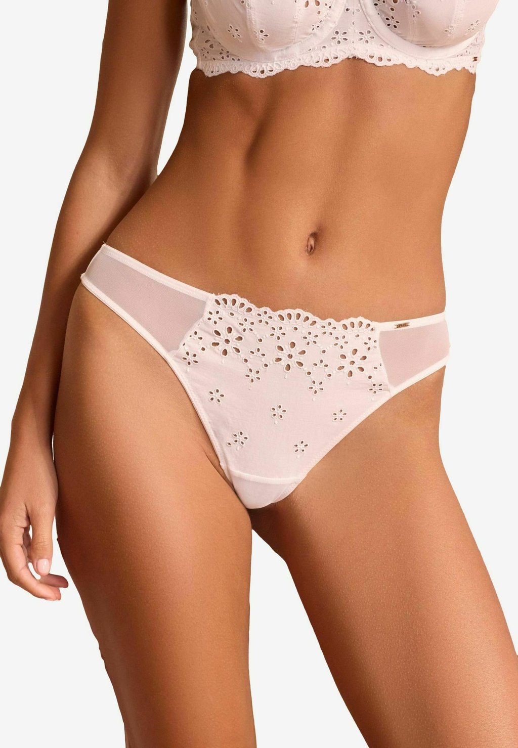 

Стринги BRODERIE Lipsy, белый