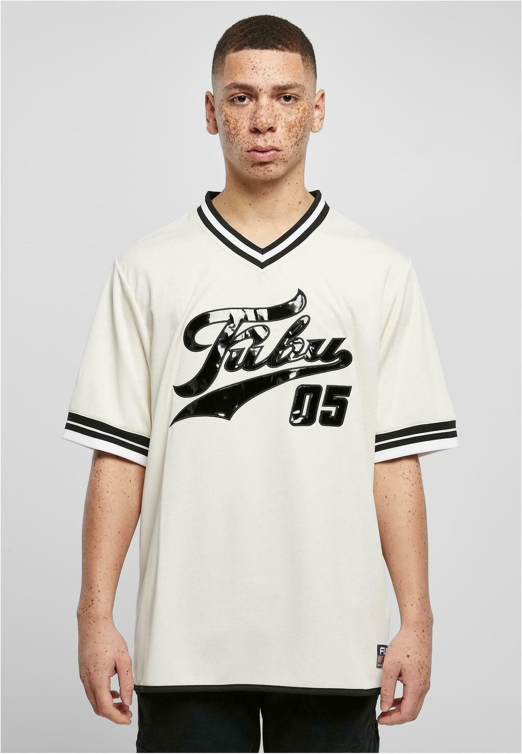 

Футболка с принтом VARSITY LACQUERED FUBU, кремовый/черный