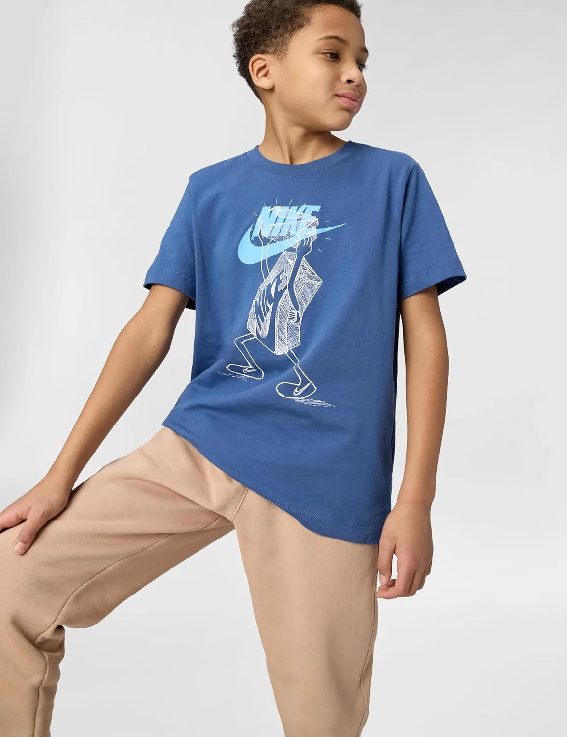 Футболка Nike Sportswear Club Futura, темно-синяя — фото 2