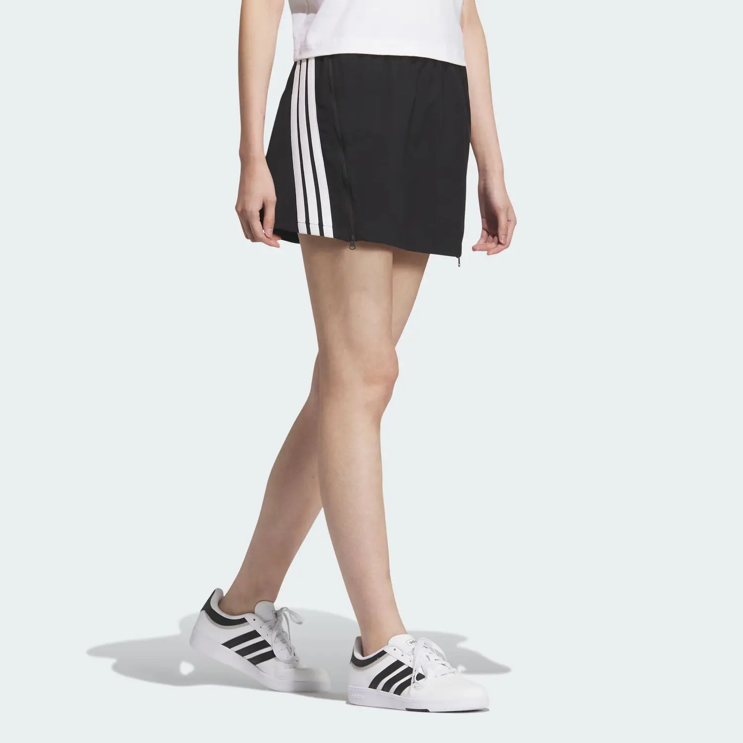 Повседневная короткая юбка Story Woven Adidas, черно-белый — фото 4
