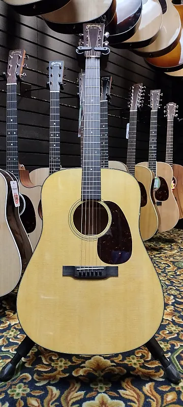 

Акустическая гитара Martin Standard Series D-18