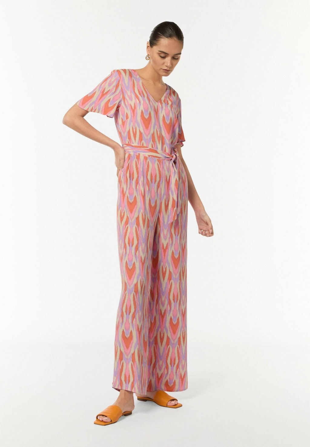 

Комбинезон OVERALL MIT CRÊPESTRUKTUR comma, белый