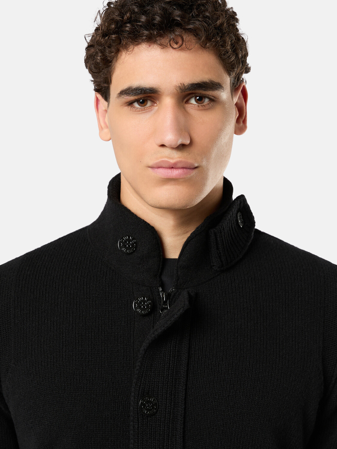 Свитер на пуговицах с фетровой отделкой Stone Island 5100047 LAMBSWOOL, черный — фото 4