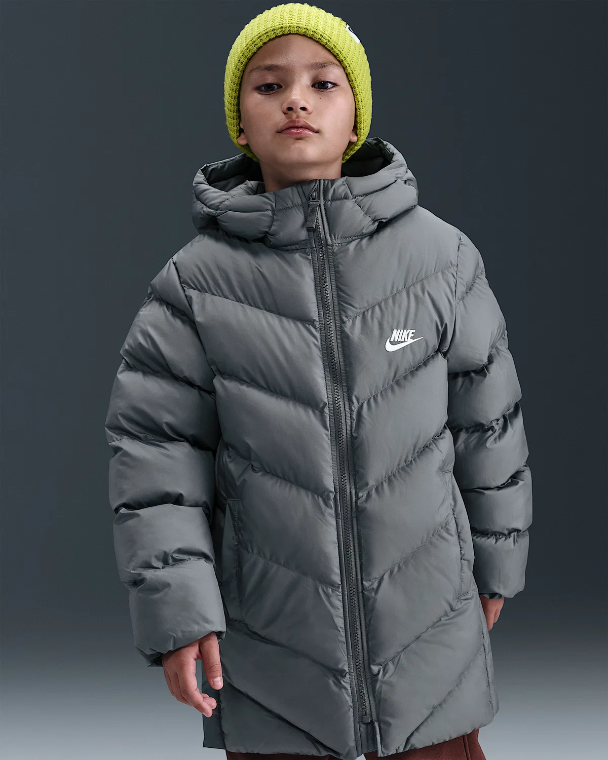Детская куртка-пуховик Nike Sportswear All Day Play Therma-FIT, Smoke Grey/White — фото 3