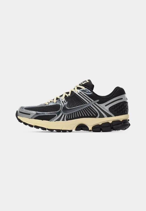 Кроссовки zoom vomero 5 se: черный/металлик, серебристый/кокосовое молоко/белый Nike Sportswear, Black/Metallic Silver-Coloured/Coconut Milk/White — фото 2