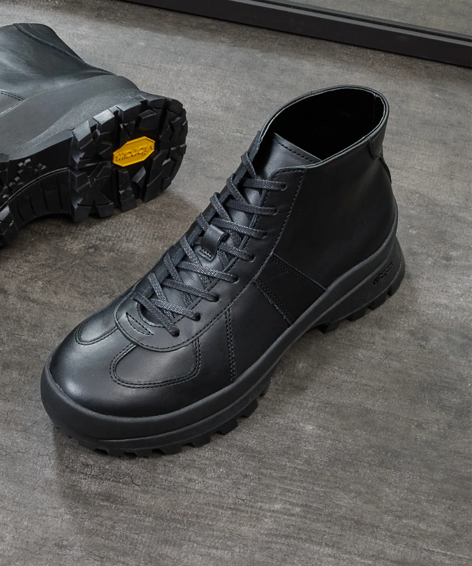 Мужские кроссовки немецкие тренеры Vibram PADRONE GERMAN TRAINER BOOTS 884C черные
