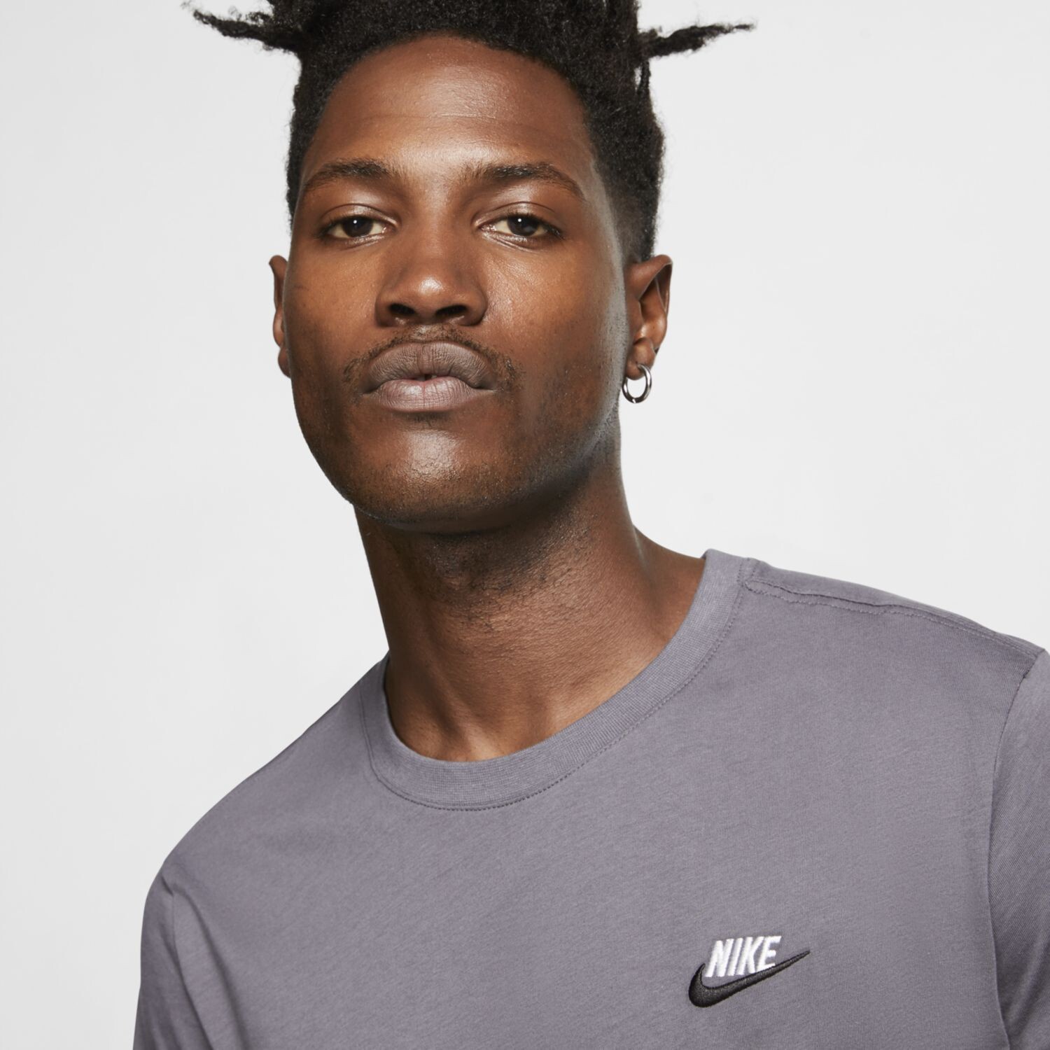 Мужская футболка Nike Sportswear Club — фото 4