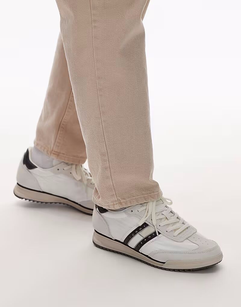 

Кроссовки Tommy Jeans Retro Running Cleats белого и черного цвета