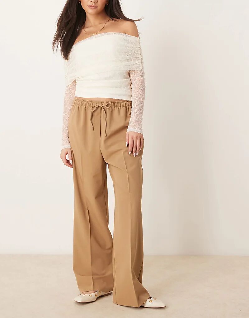 

Брюки ASOS DESIGN строгие, без застежек, верблюжьего цвета