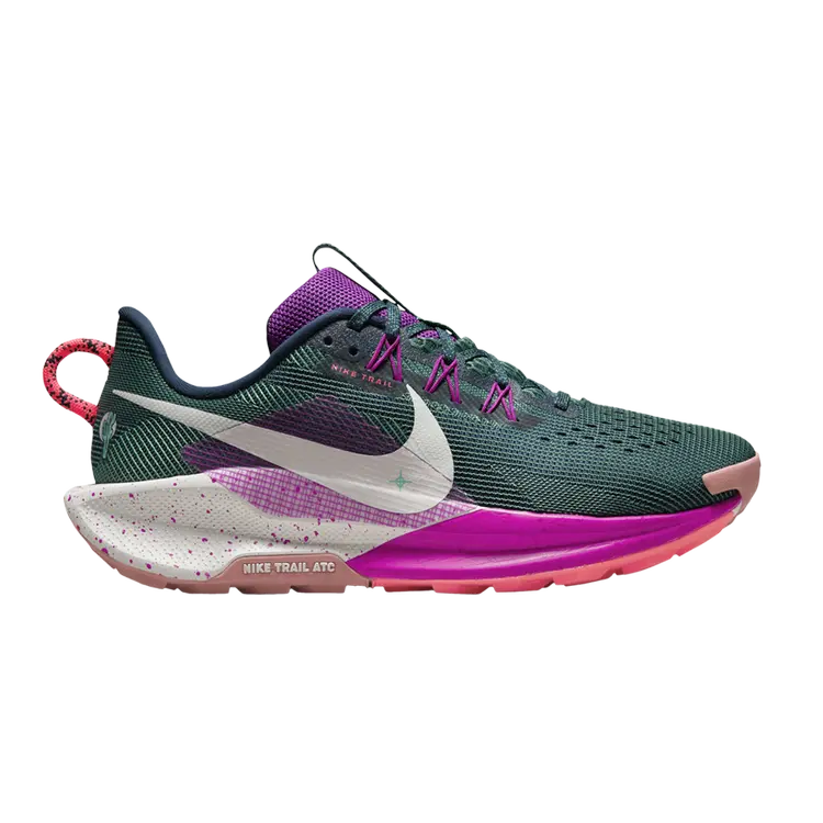 

Кроссовки Wmns Pegasus Trail 5, цвет Vivid Grape Green Frost