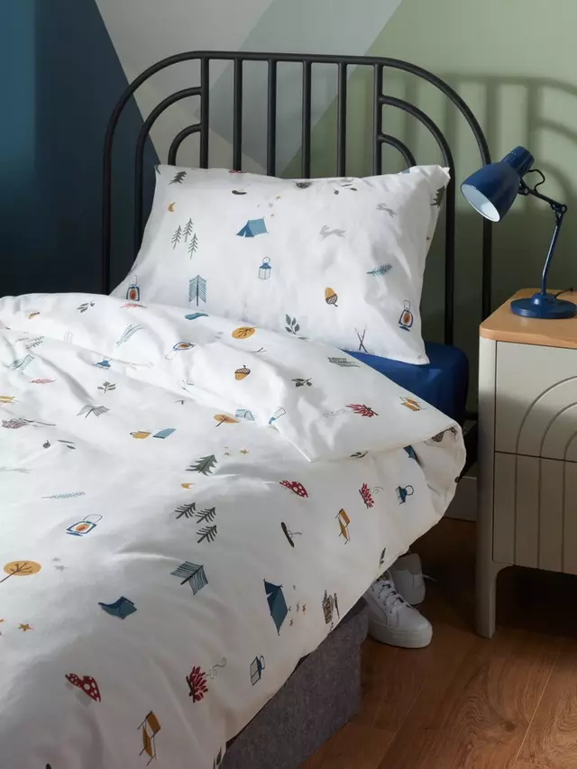 

Комплект из пододеяльников и наволочки John Lewis Easy Care Camp Fire Motifs, цвет white/multi