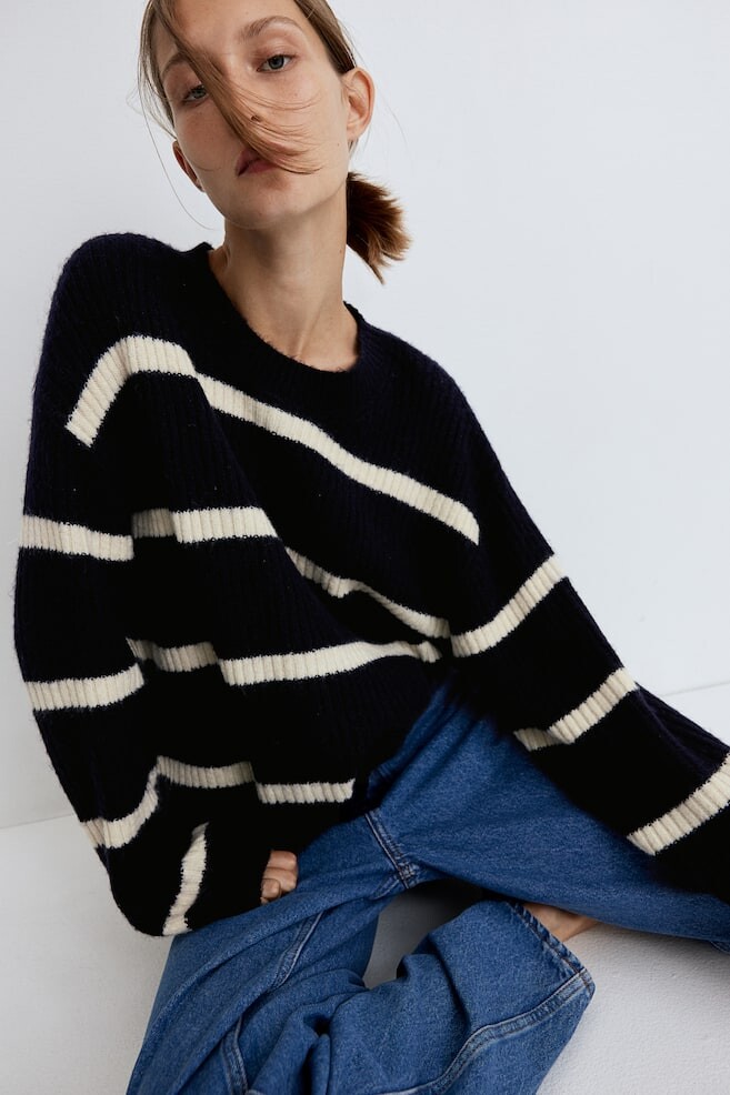 

Ребристый свитер H&M, синий