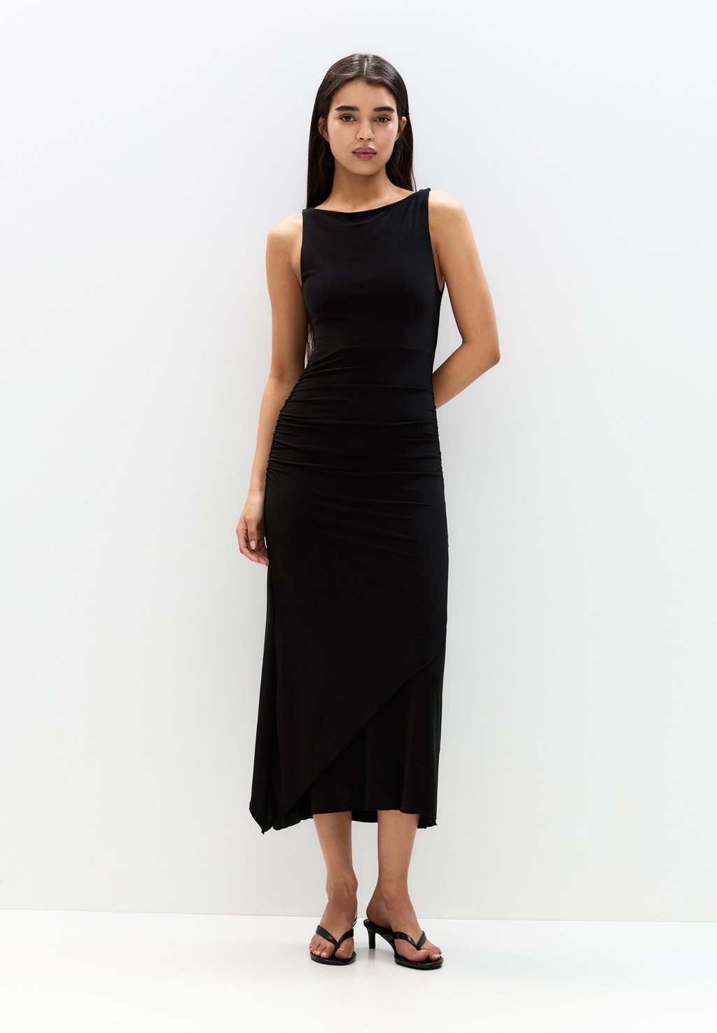 

Повседневное платье SLEEVELESS-MIDI PULL&BEAR, черный