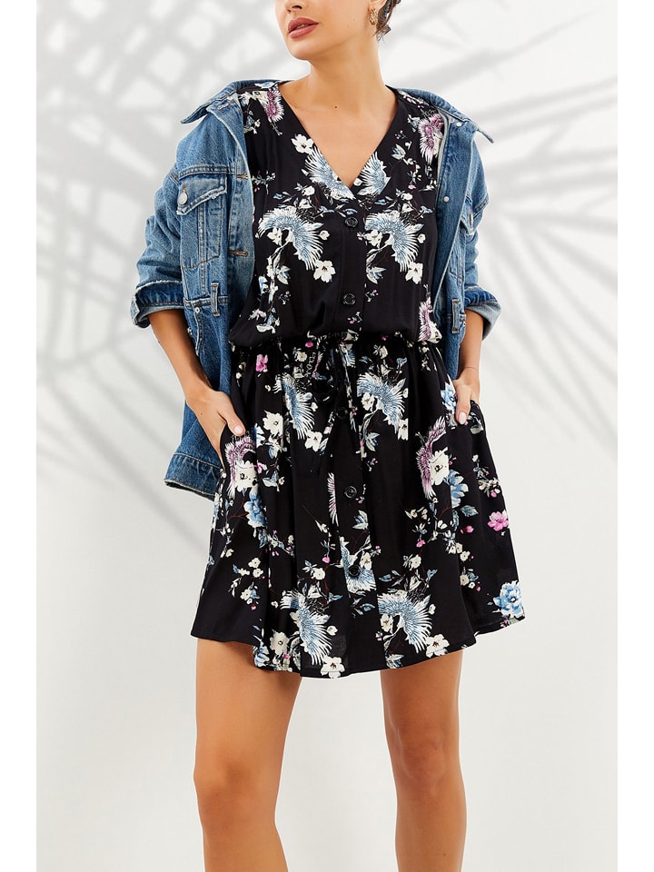 

Короткое платье Milan Kiss, цвет schwarz/hellblau
