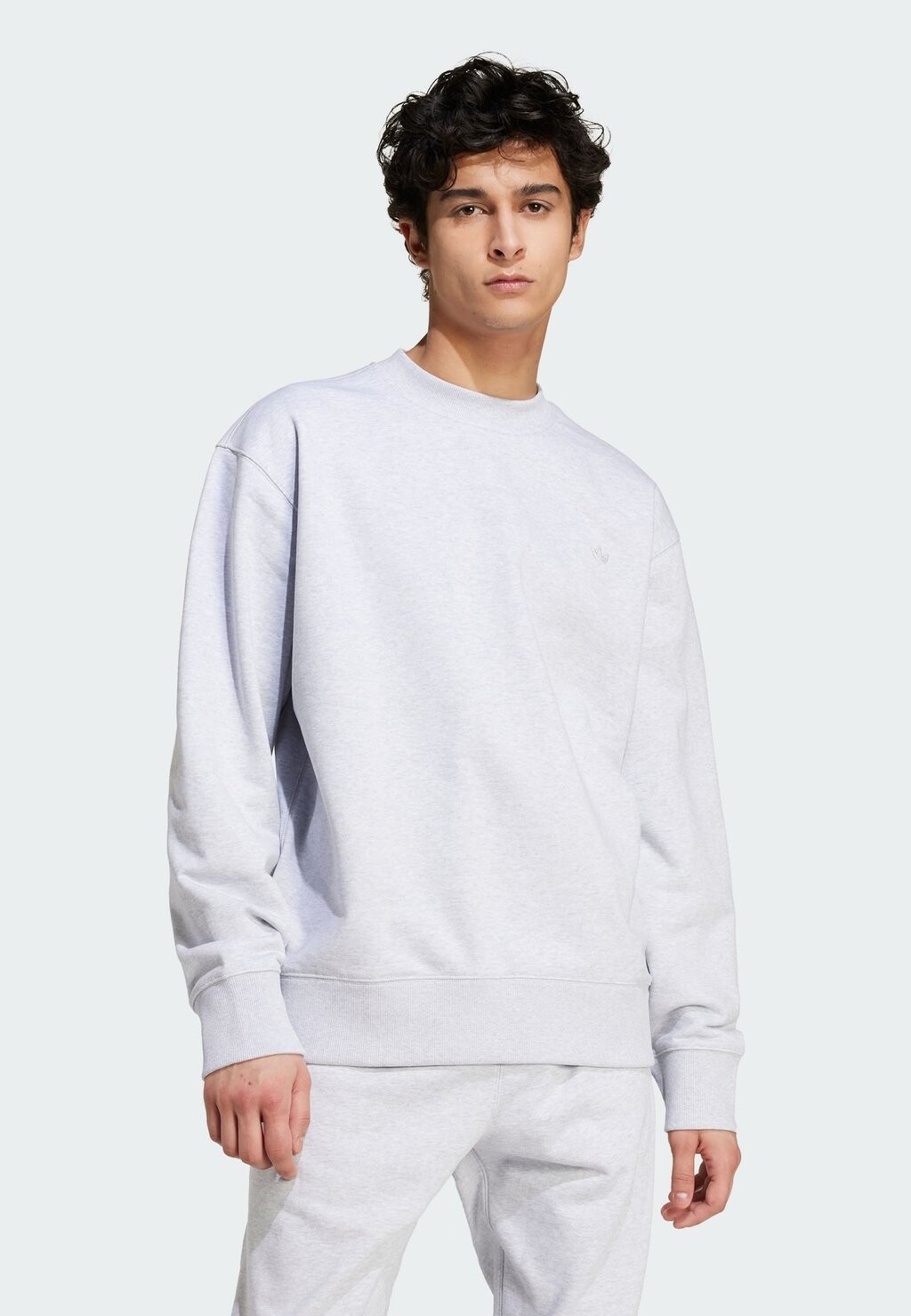 

Свитшот Essentials Crew adidas Originals, светло-серый