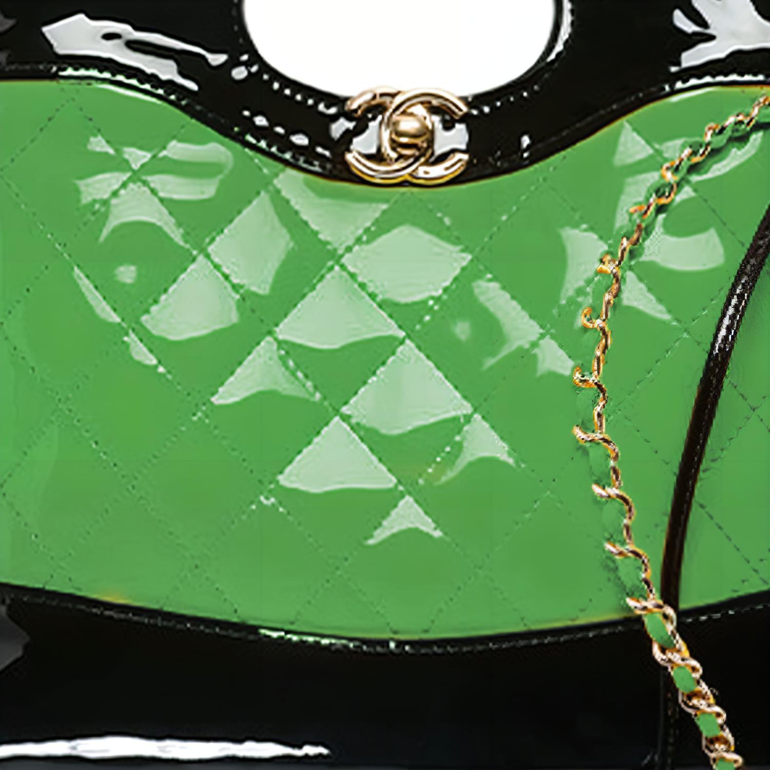 CHANEL Кожаный клатч на плечо миниатюрный женский — фото 2