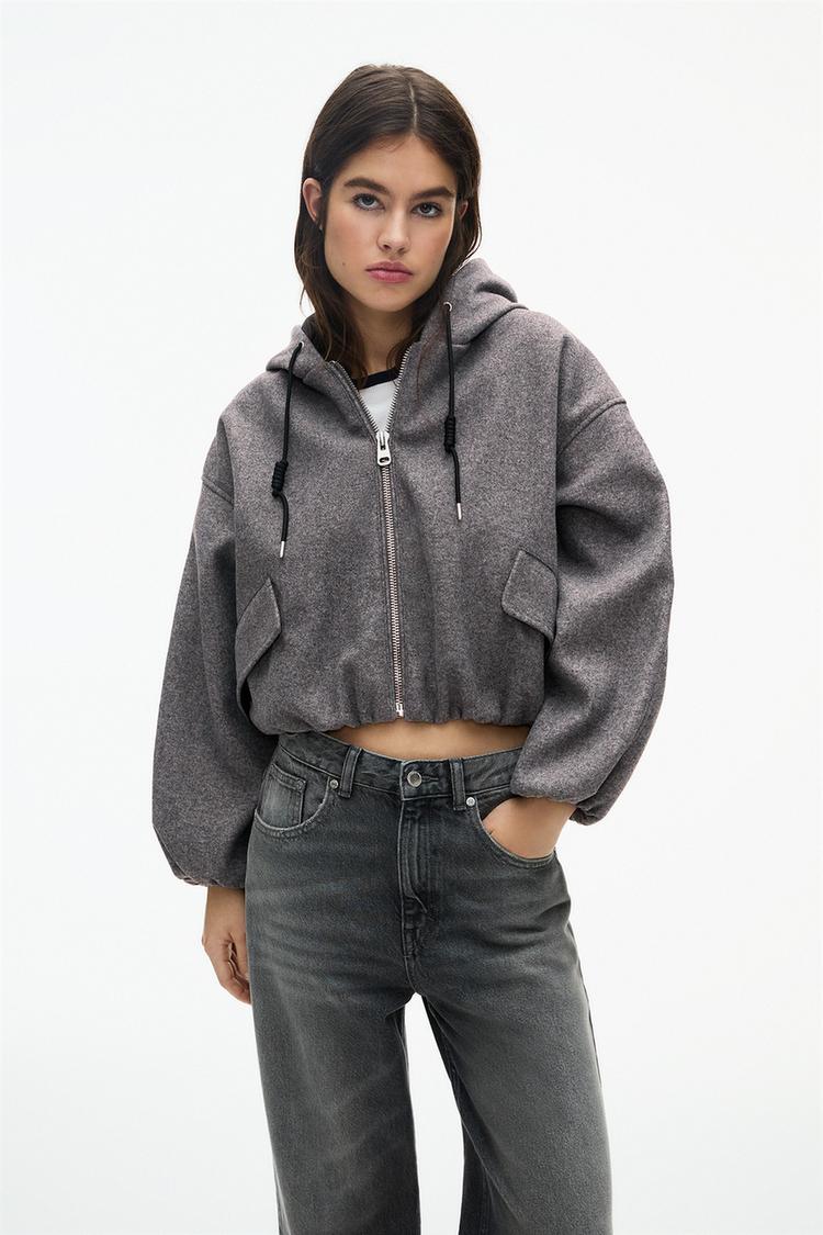 

Укороченная куртка-бомбер с фетровой текстурой Pull And Bear, серый