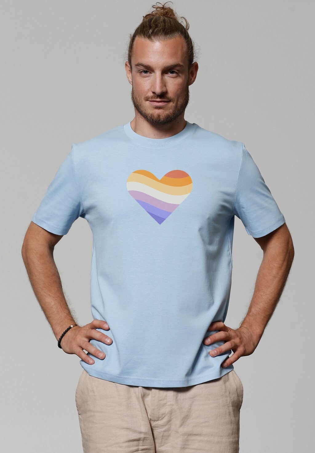 

Футболка с принтом RAINBOW HEART watapparel, светло-голубой