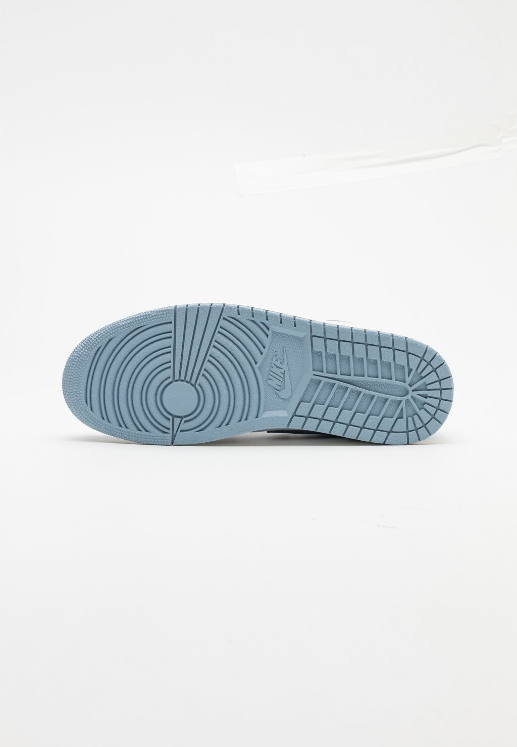 

Кроссовки Air Jordan 1 Low Jordan, белый