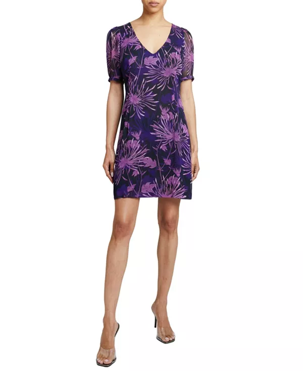 

Бьянка в платье-футляре из жатого жоржета с цветочным абстрактным рисунком. Santorelli, фиолетовый