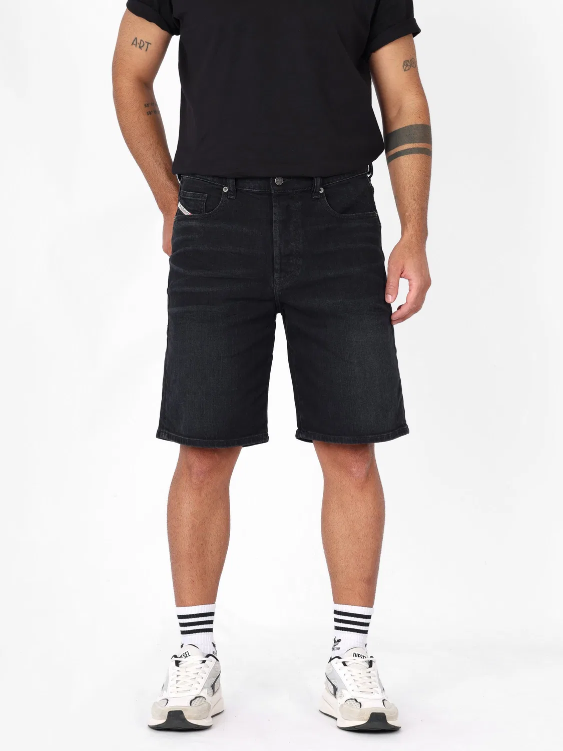 Джинсы Diesel Regular Jeans REGULAR-SHORT из черного денима — фото 2