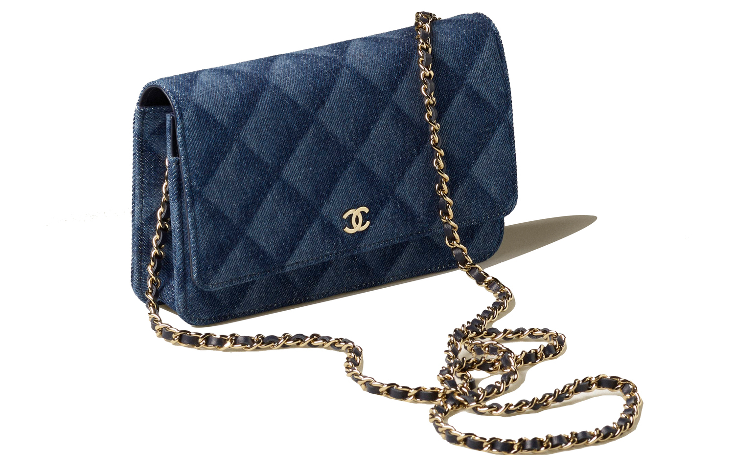 CHANEL Джинсовая металлическая сумка через плечо кроссбоди женская тёмно-синяя — фото 3