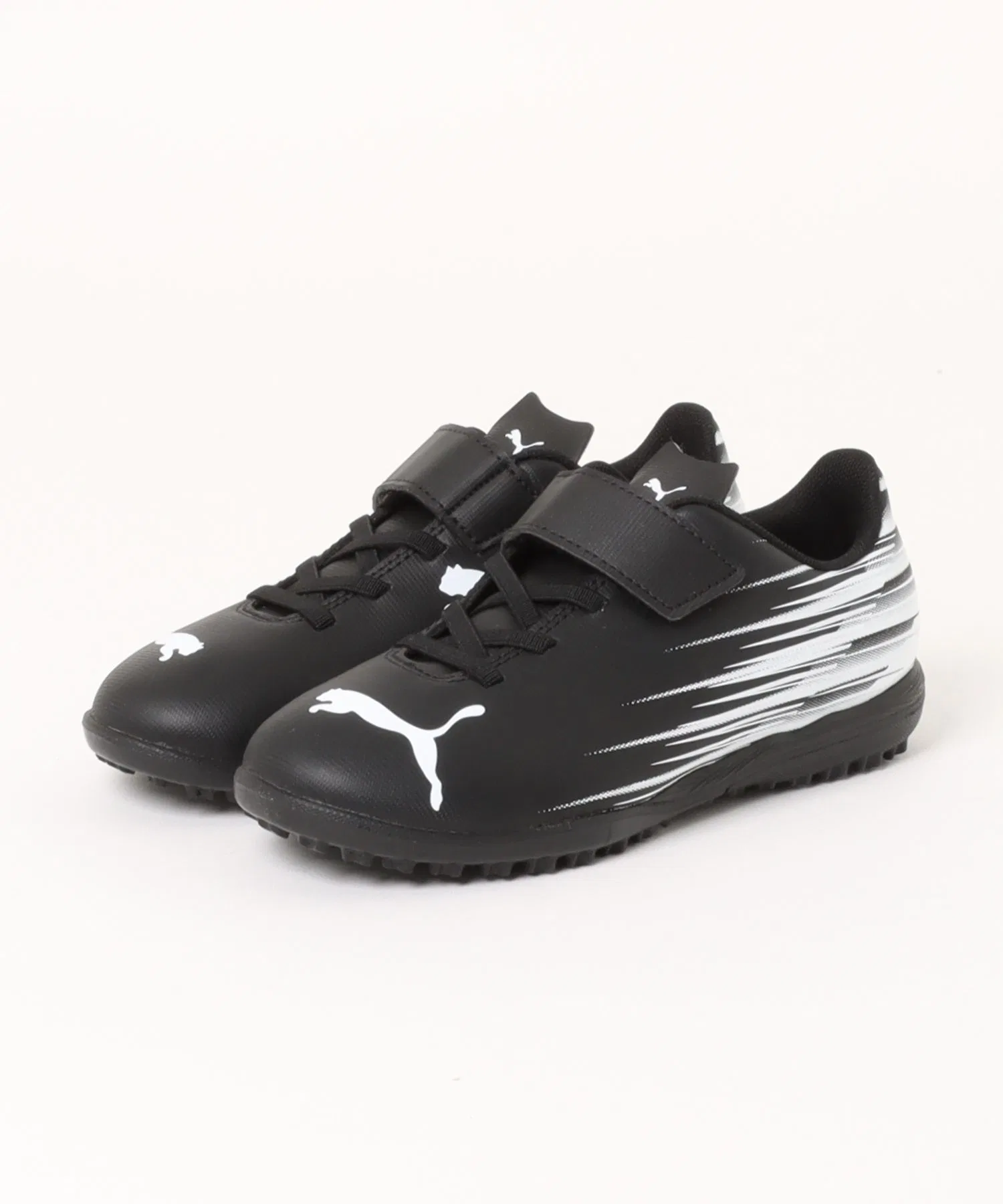 Детские футбольные кроссовки PUMA Attacanto U TT V Jr чёрно-белые