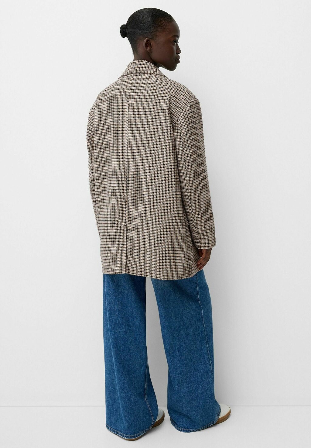 

Короткое пальто DOUBLE-BREASTED BUTTONED Bershka, песочный